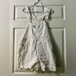 I am selling a white overall jumpsuit. Worn once. Very cute on anybody. Out grew